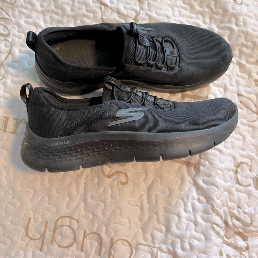 Skechers Go Walk Black Walking Shoes Women’s Sz 8 Comfort Bungee Laces
